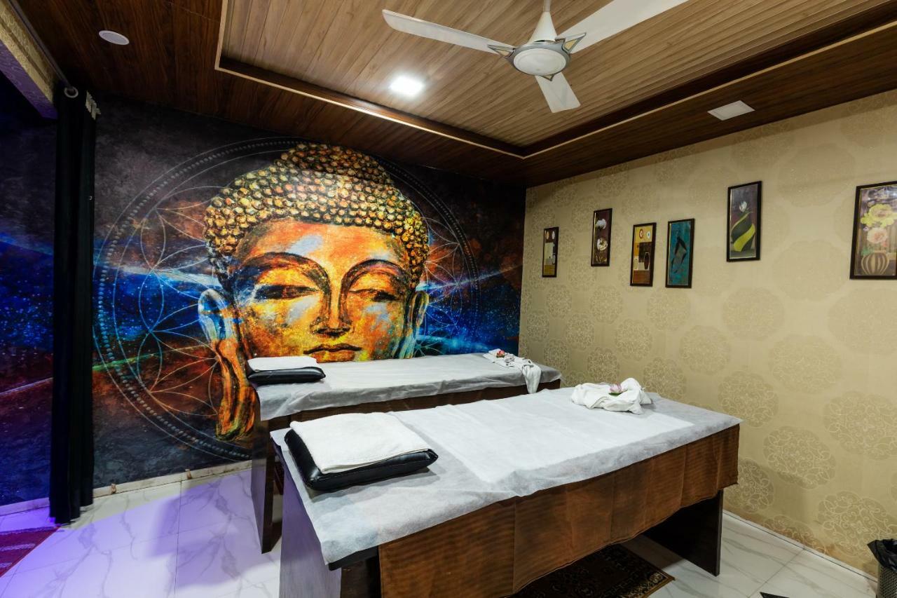Oyo 42910 Hotel Rudra Palace Ratlām Esterno foto