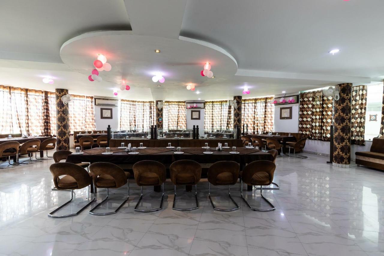 Oyo 42910 Hotel Rudra Palace Ratlām Esterno foto