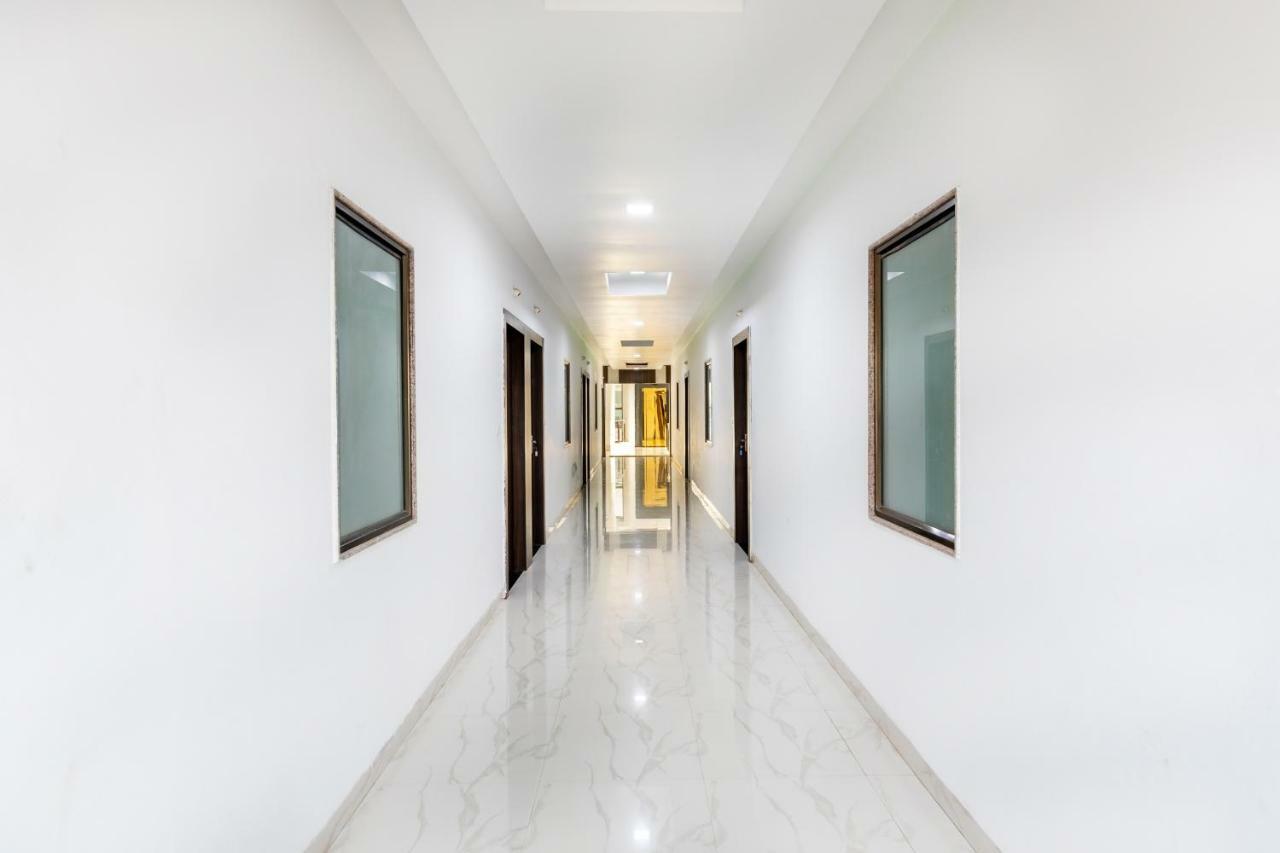 Oyo 42910 Hotel Rudra Palace Ratlām Esterno foto