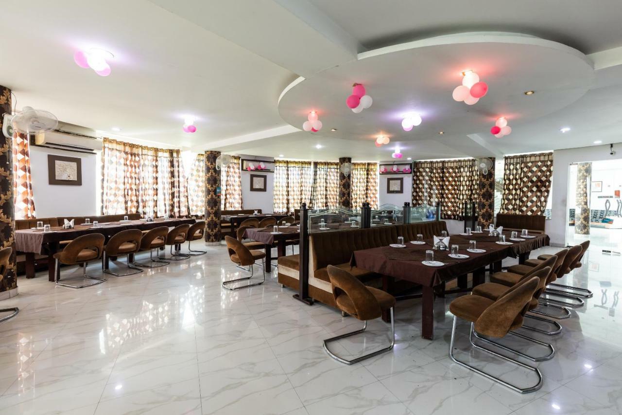 Oyo 42910 Hotel Rudra Palace Ratlām Esterno foto