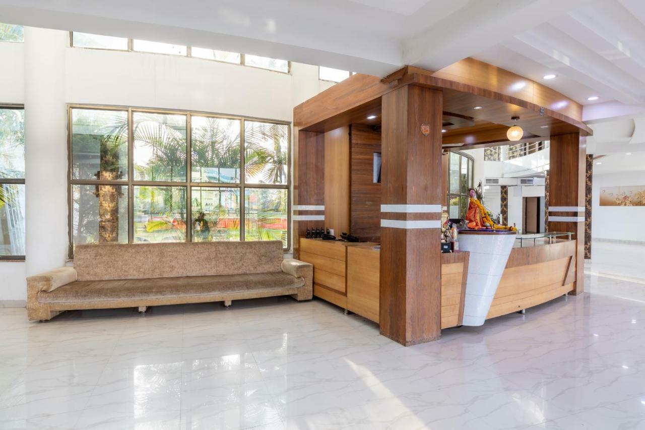 Oyo 42910 Hotel Rudra Palace Ratlām Esterno foto