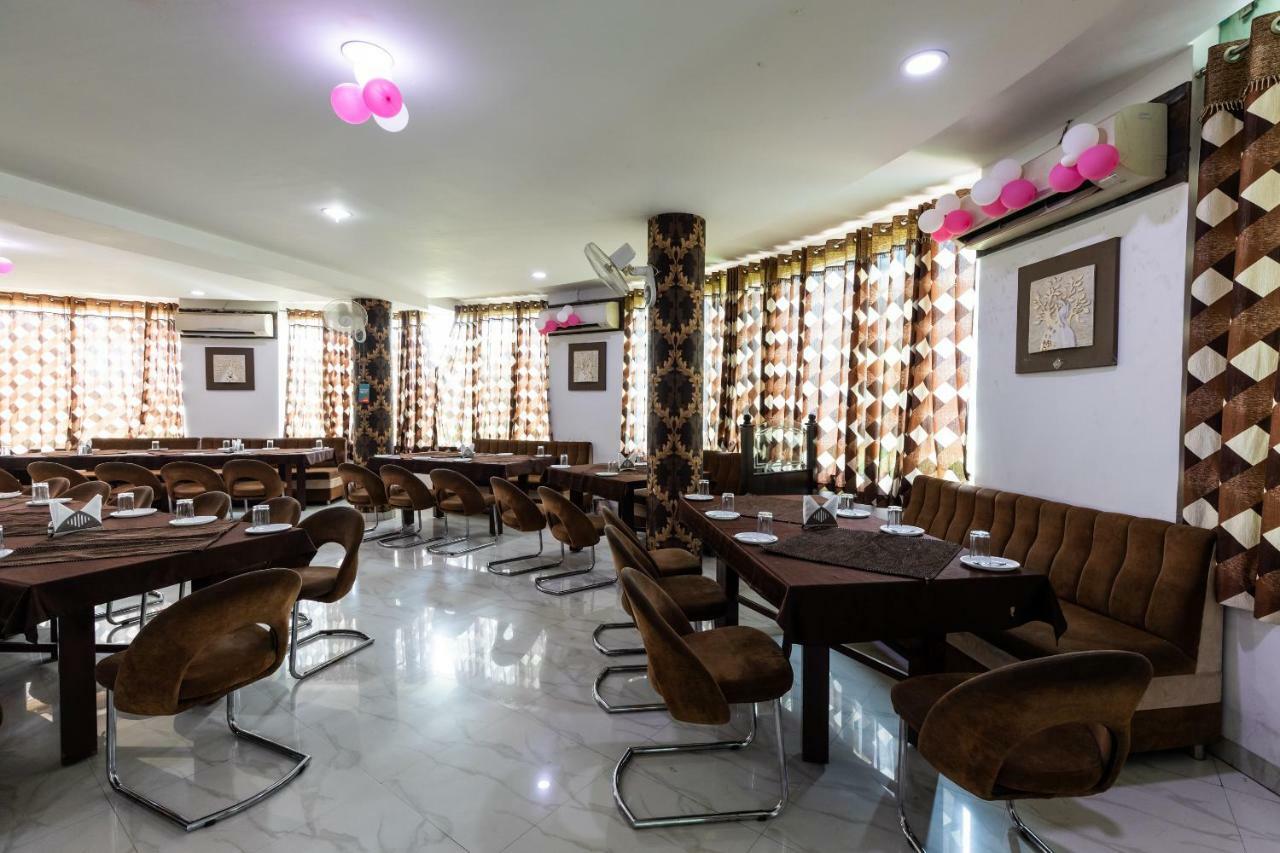 Oyo 42910 Hotel Rudra Palace Ratlām Esterno foto