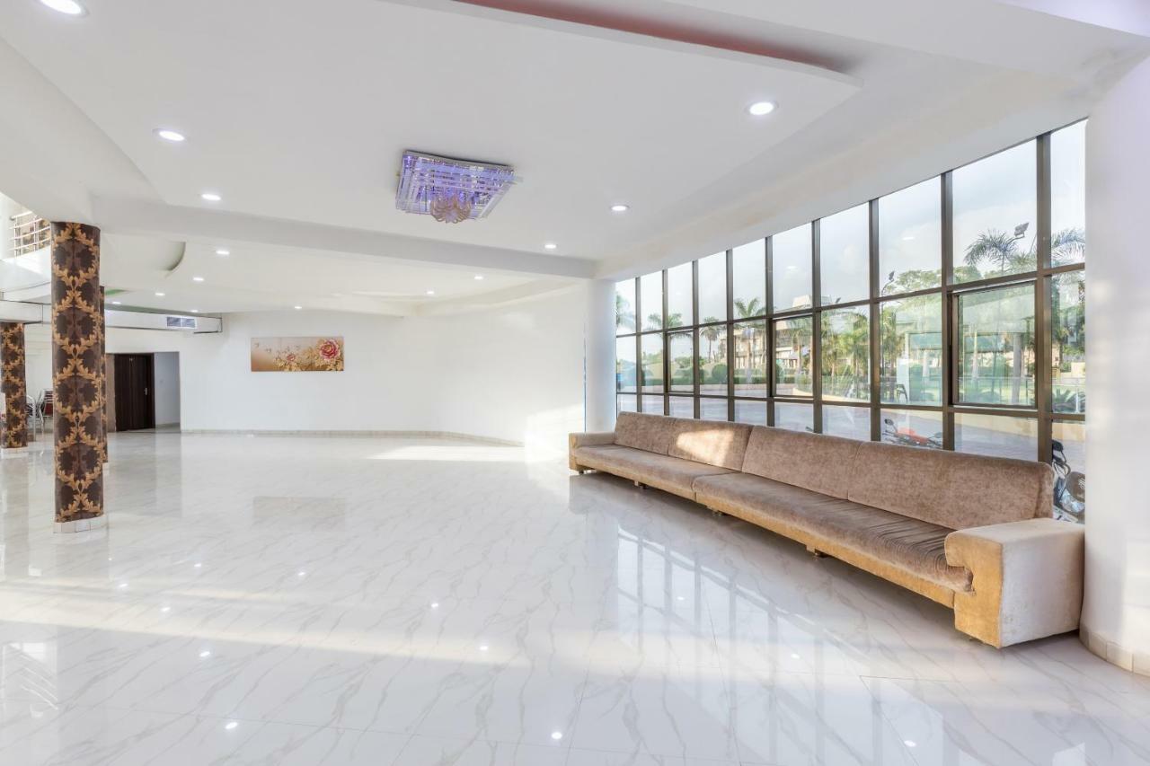 Oyo 42910 Hotel Rudra Palace Ratlām Esterno foto