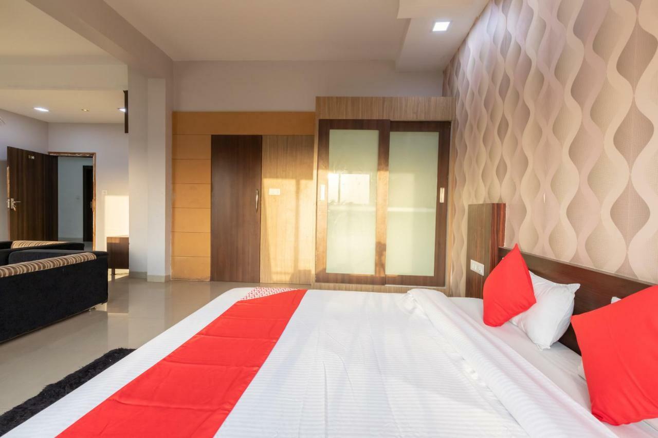 Oyo 42910 Hotel Rudra Palace Ratlām Esterno foto