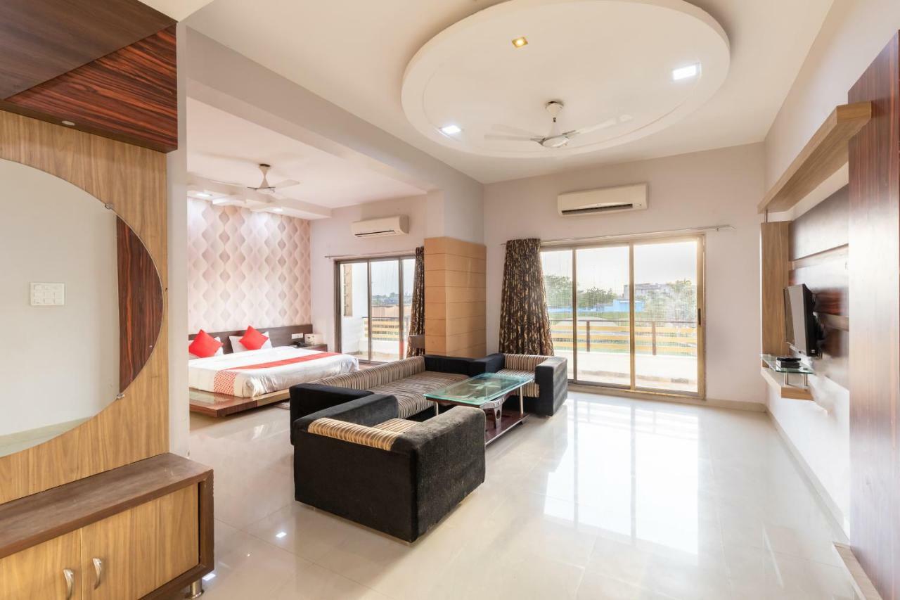 Oyo 42910 Hotel Rudra Palace Ratlām Esterno foto